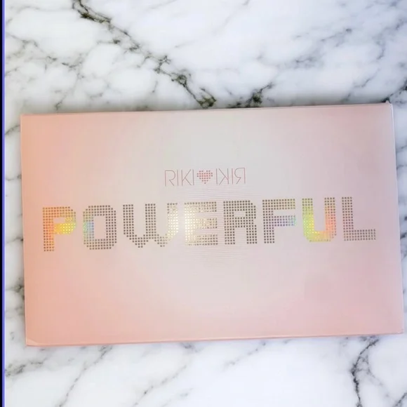 Riki Loves Riki POWERFUL portable LED-lighted vanity mirror power bank. - Picture 1 of 9